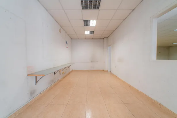 Local comercial a pie de calle en Granollers – Excelente ubicación y visibilidad