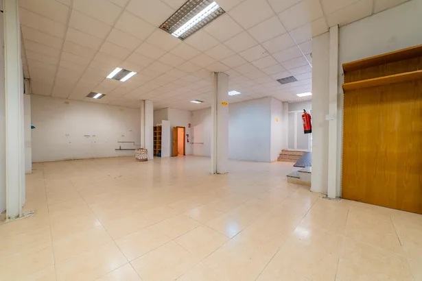 Local comercial a pie de calle en Granollers – Excelente ubicación y visibilidad