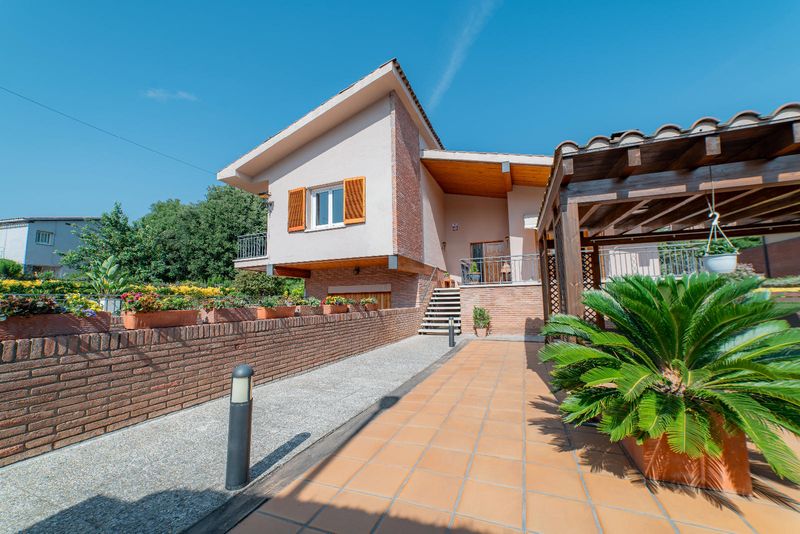 Chalet Independiente en venta Arenys de Munt, Barcelona. Ref: 2587. CORREDOR MATÓ