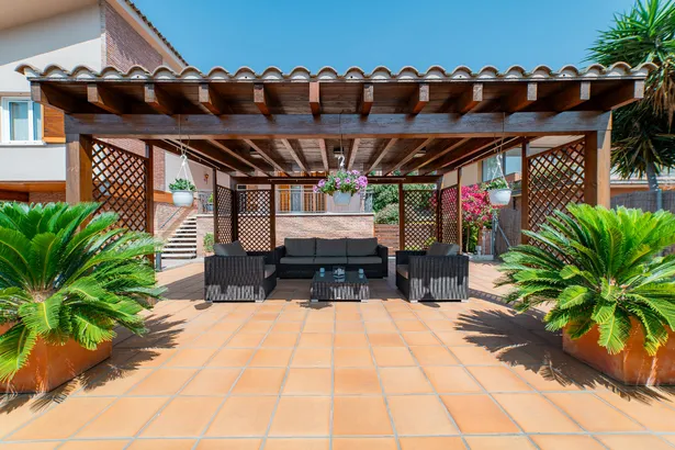 Piscina nueva, terreno enorme y cero vecinos pegados.