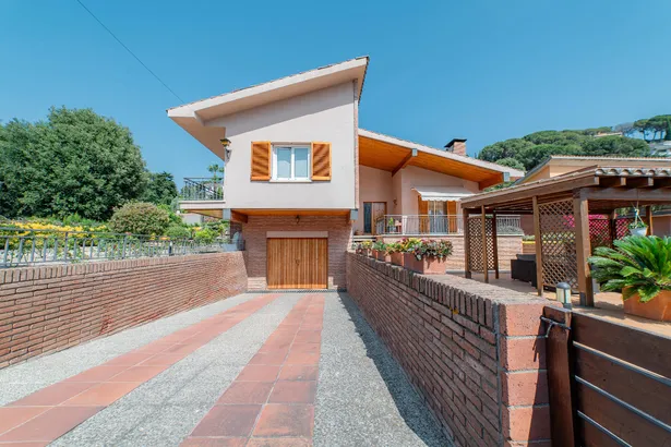 Piscina nueva, terreno enorme y cero vecinos pegados.