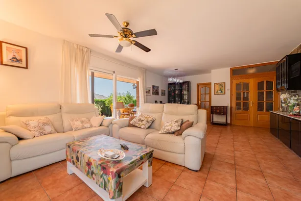 Espacio, calma y comodidad en este chalet independiente