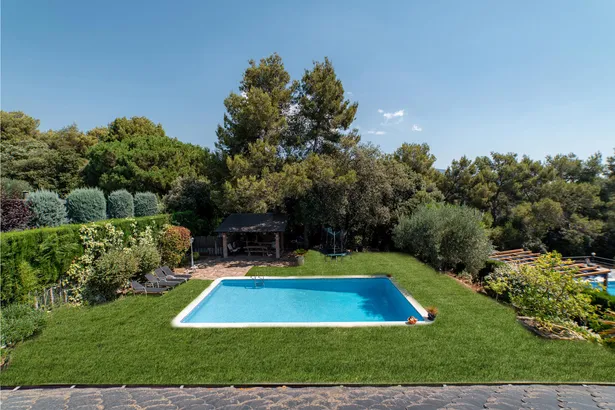 Espacio, calma y comodidad en este chalet independiente