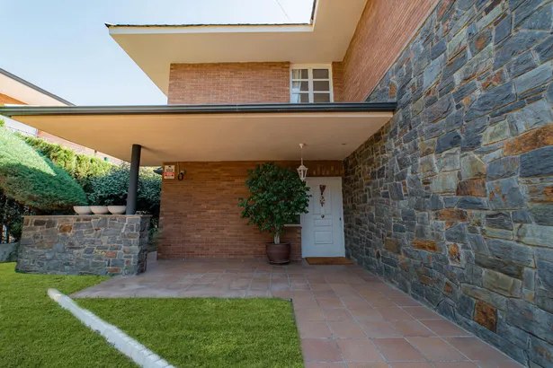 Espacio, calma y comodidad en este chalet independiente