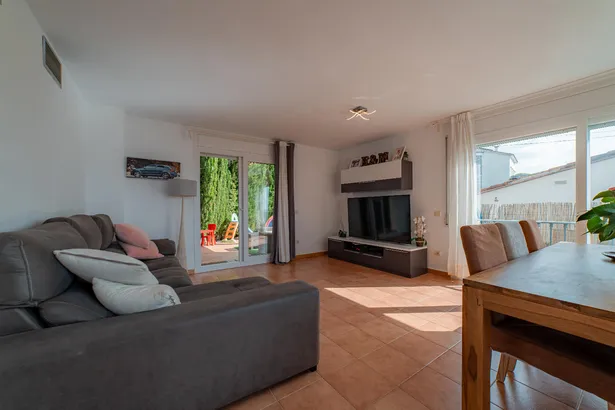 Vivir a un paso del mar en Canet. Espacio, luz y vistas que enganchan