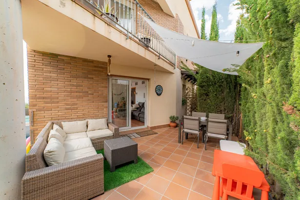 Vivir a un paso del mar en Canet. Espacio, luz y vistas que enganchan