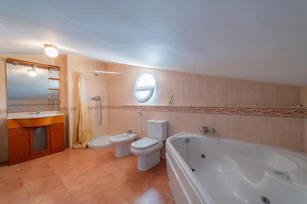 Vivir a un paso del mar en Canet. Espacio, luz y vistas que enganchan
