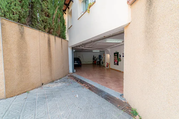 Vivir a un paso del mar en Canet. Espacio, luz y vistas que enganchan