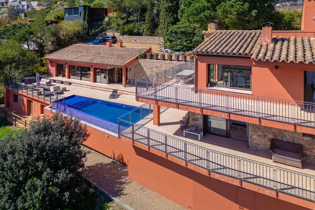 Begur - Luxosa vila amb piscina infinita i impressionants vistes a Aiguablava