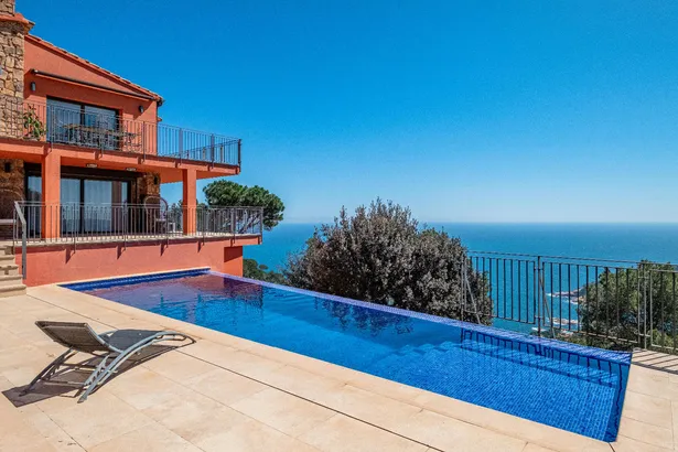 Begur - Luxosa vila amb piscina infinita i impressionants vistes a Aiguablava