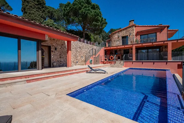 Begur - Luxosa vila amb piscina infinita i impressionants vistes a Aiguablava
