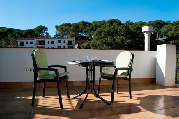 Petit apartament àtic amb terrassa al cor de Tamariu