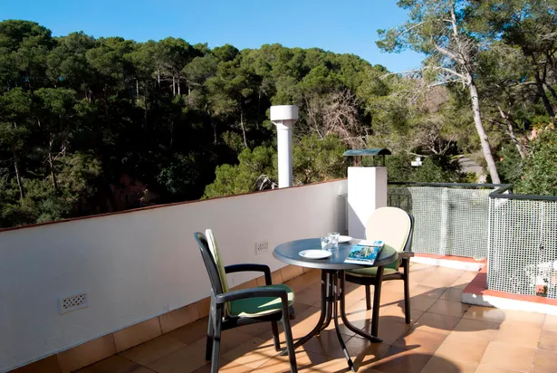 Petit apartament àtic amb terrassa al cor de Tamariu
