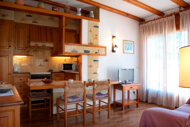 Petit apartament àtic amb terrassa al cor de Tamariu