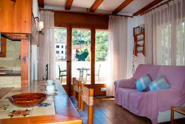 Petit apartament àtic amb terrassa al cor de Tamariu
