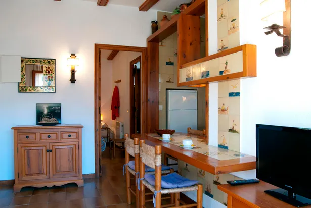 Petit apartament àtic amb terrassa al cor de Tamariu