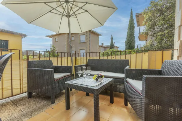 Calella de Palafrugell – Casa pareada con jardín privado y piscina comunitaria