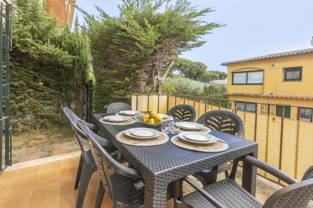 Calella de Palafrugell – Casa pareada con jardín privado y piscina comunitaria