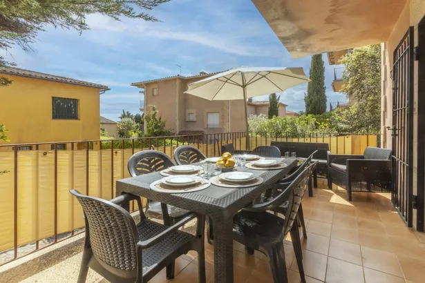 Calella de Palafrugell – Casa pareada con jardín privado y piscina comunitaria