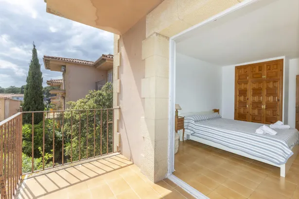 Calella de Palafrugell – Casa pareada con jardín privado y piscina comunitaria