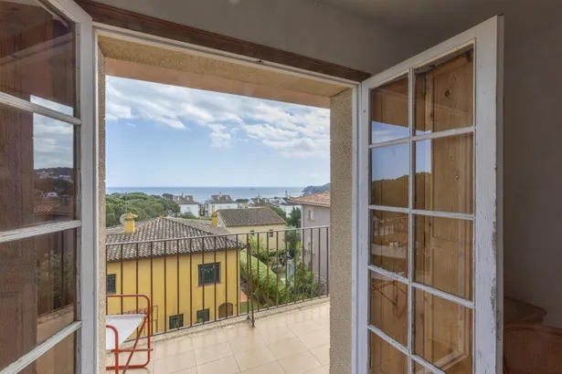 Calella de Palafrugell – Casa pareada con jardín privado y piscina comunitaria