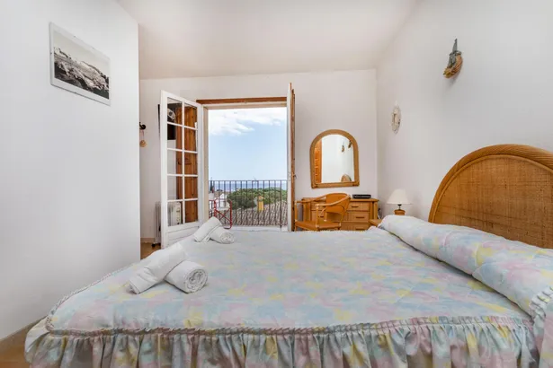 Calella de Palafrugell – Casa pareada con jardín privado y piscina comunitaria