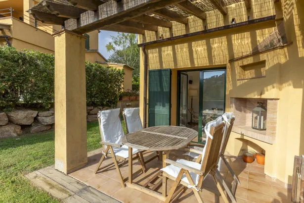 Casa adosada con jardín privado y piscina comunitaria en Llafranc, a tan sólo  400 m de la playa.