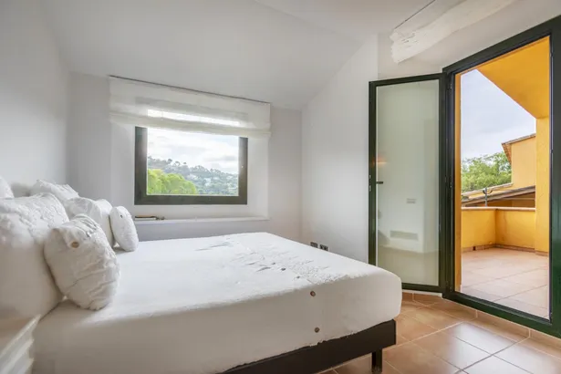 Casa adosada con jardín privado y piscina comunitaria en Llafranc, a tan sólo  400 m de la playa.
