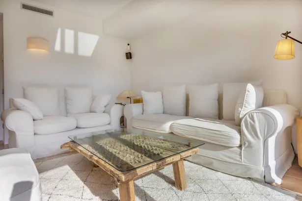 Casa adosada con jardín privado y piscina comunitaria en Llafranc, a tan sólo  400 m de la playa.