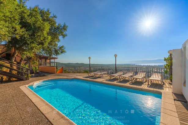 Panoràmiques, llum i tranquil·litat al cor de la Costa Brava.