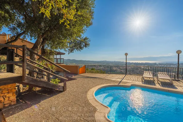Panoràmiques, llum i tranquil·litat al cor de la Costa Brava.