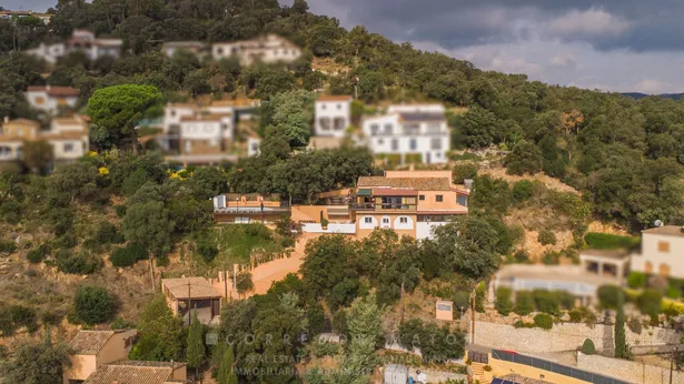 Panoràmiques, llum i tranquil·litat al cor de la Costa Brava.