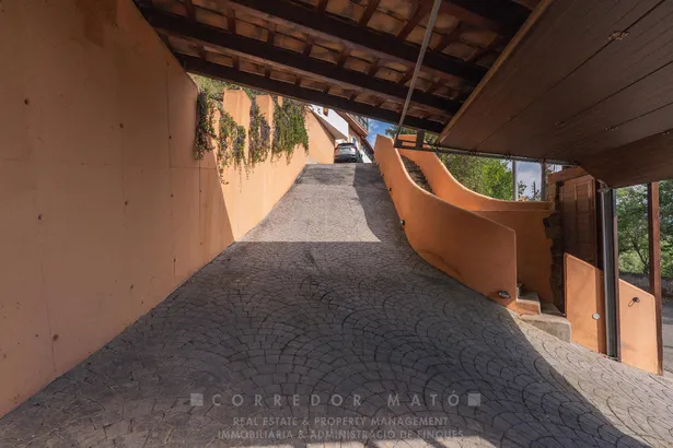Panoràmiques, llum i tranquil·litat al cor de la Costa Brava.