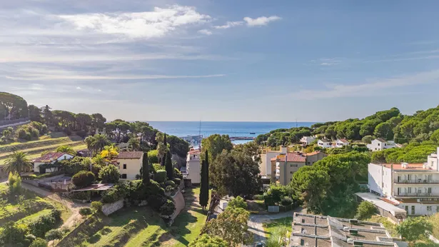 Diseño, vistas y serenidad en Arenys de Mar.