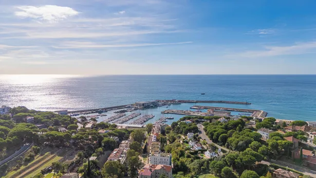 Diseño, vistas y serenidad en Arenys de Mar.