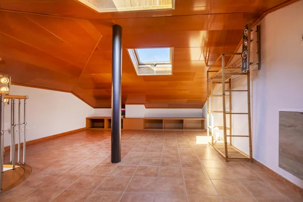 Dúplex amb terrassa i vistes obertes