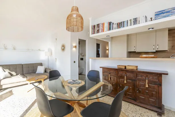 Apartament cantoner a 300 metres d’Aigua Xelida – Llum, calma i vida mediterrània