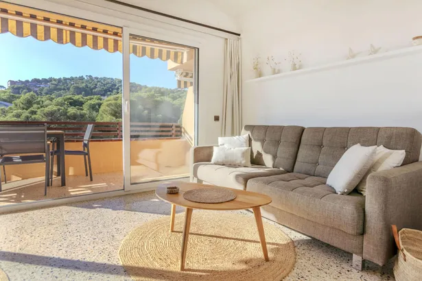 Apartament cantoner a 300 metres d’Aigua Xelida – Llum, calma i vida mediterrània
