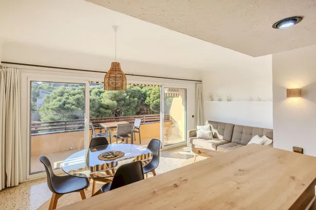 Apartament cantoner a 300 metres d’Aigua Xelida – Llum, calma i vida mediterrània