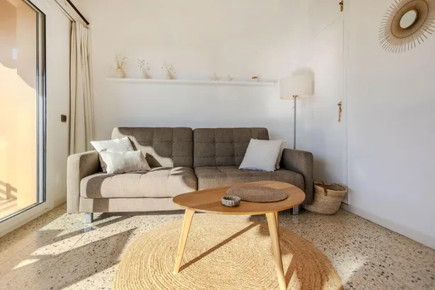 Apartament cantoner a 300 metres d’Aigua Xelida – Llum, calma i vida mediterrània