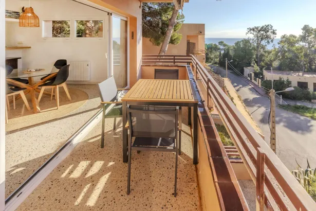 Apartament cantoner a 300 metres d’Aigua Xelida – Llum, calma i vida mediterrània