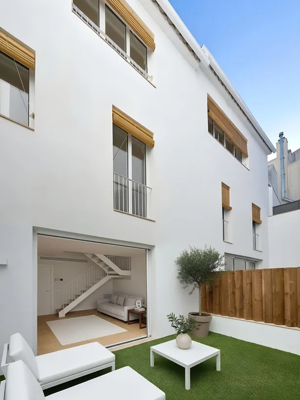 Casa de poble totalment renovada a tocar del mar