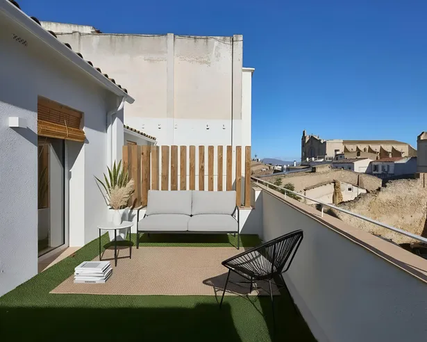 Casa de poble totalment renovada a tocar del mar