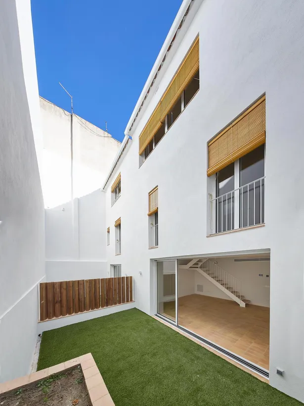 Casa de poble totalment renovada a tocar del mar