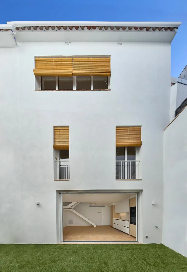 Casa d´obra nova, a 300 m de la platja, al nucli antic de l´Escala