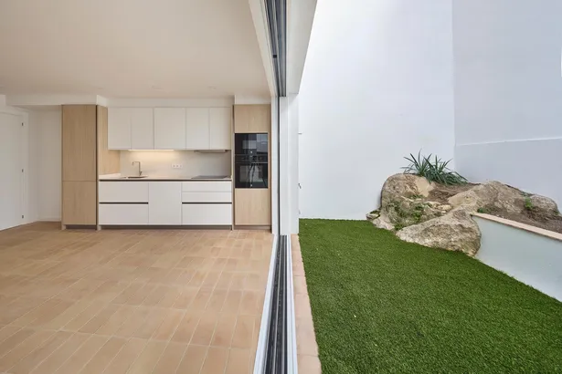 Casa d´obra nova, a 300 m de la platja, al nucli antic de l´Escala