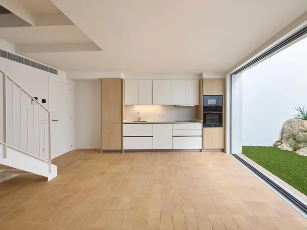 Casa d´obra nova, a 300 m de la platja, al nucli antic de l´Escala