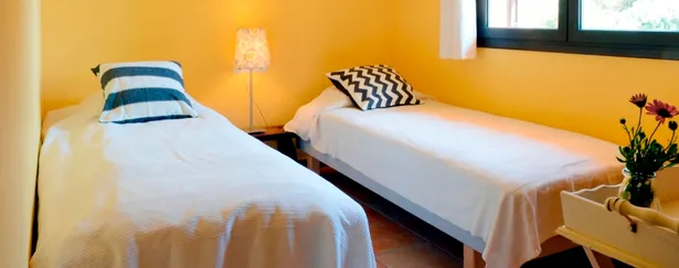 Magnífica villa de lujo en un entorno muy tranquilo con piscina y amplio jardín en Tamariu.