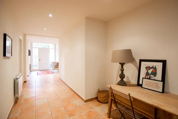 Magnífica villa de lujo en un entorno muy tranquilo con piscina y amplio jardín en Tamariu.