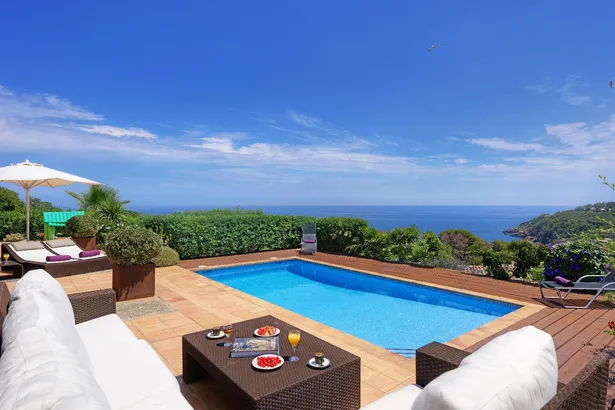 Meravellosa vila de pedra, piscina privada i boniques vistes al mar, a 500 m de la platja de Sa Riera